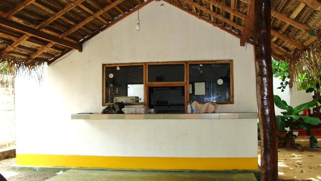 Rupa'S Hotel Arugam Bay Exterior photo