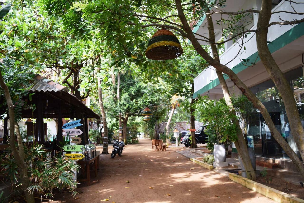Rupa'S Hotel Arugam Bay Exterior photo
